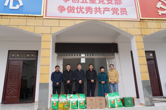 市產(chǎn)業(yè)集團(tuán)黨委書記、董事長(zhǎng)劉培建一行深入結(jié)對(duì)幫扶村調(diào)研鄉(xiāng)村振興工作192.png
