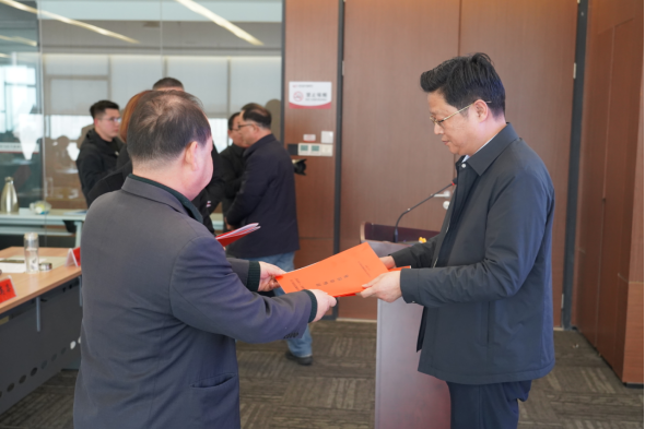 3.11市產(chǎn)業(yè)集團(tuán)召開2024年黨風(fēng)廉政建設(shè)工作會(huì)248.png