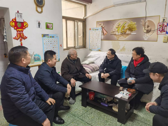 黨建引領(lǐng)聚合力 走訪慰問暖人心—產(chǎn)業(yè)集團(tuán)開展春節(jié)走訪慰問老黨員活動(dòng)48.png